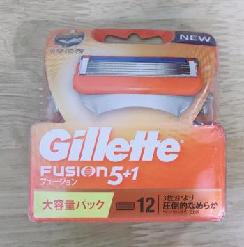 Hộp lưỡi cạo râu Gillette Fusion 5+1 ( gồm 12 lưỡi)